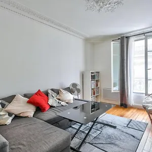 Large Cozy Near Convention Paris