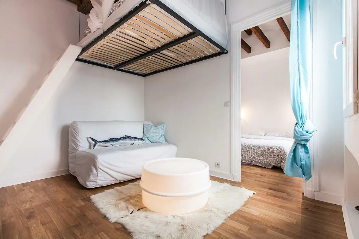 Charming 30M² Border Of Montmartre Apartment Paris France