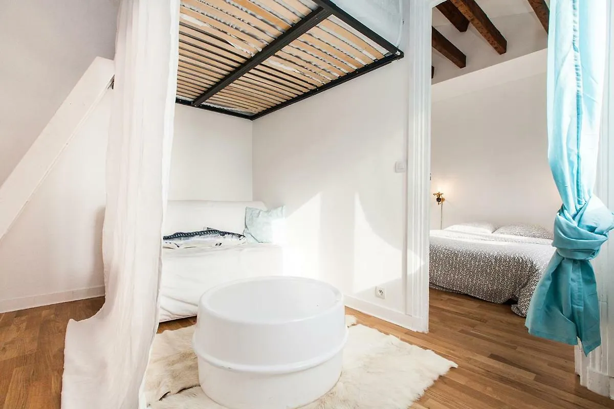 Charming 30M² Border Of Montmartre Apartment Paris France
