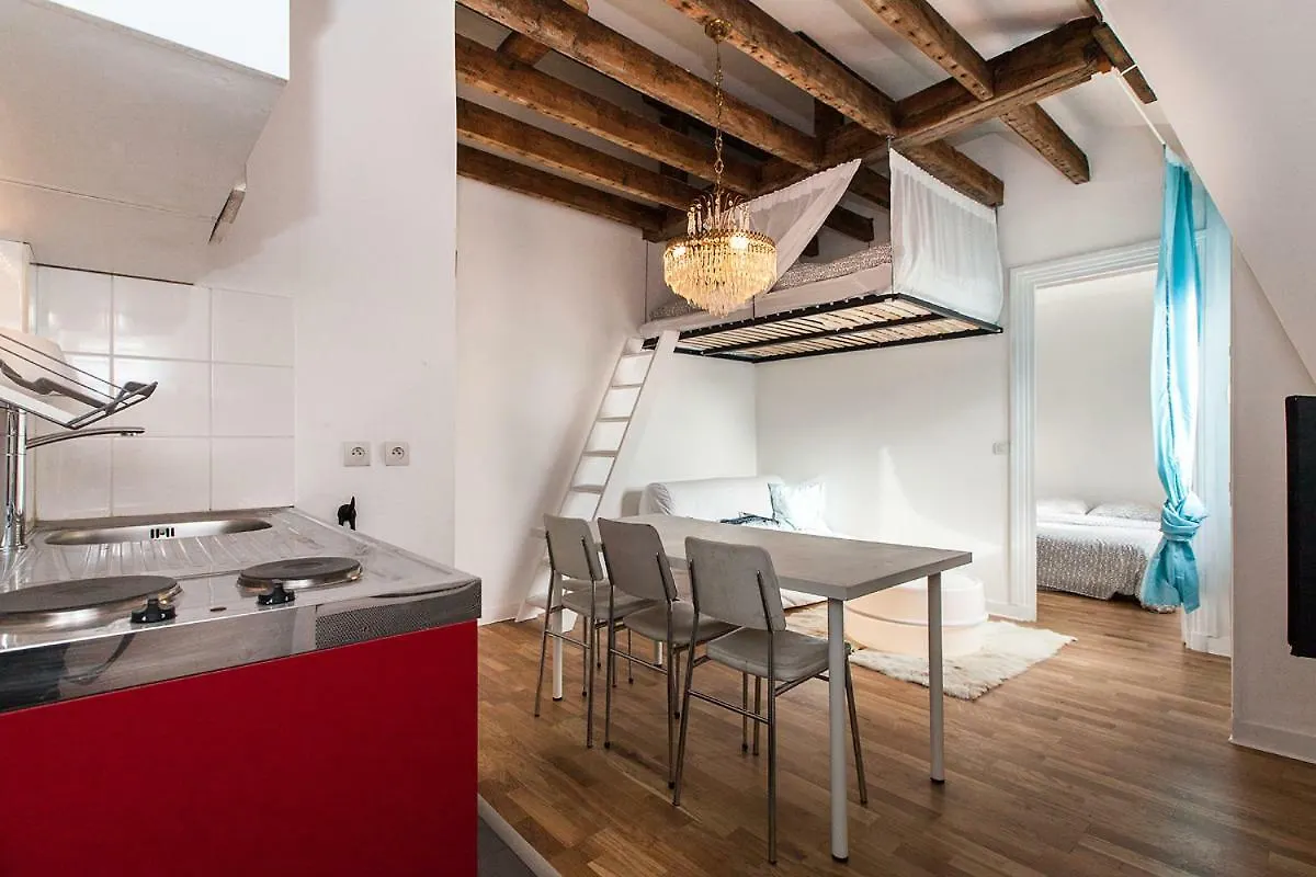 Charming 30M² Border Of Montmartre Apartment Paris France